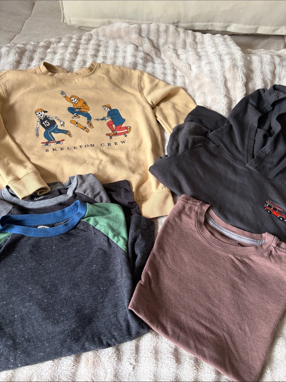 5 piece Old Navy Fall Top bundle   Long-Sl.Graphic Sweatshirt -Skeleton Crew &mo